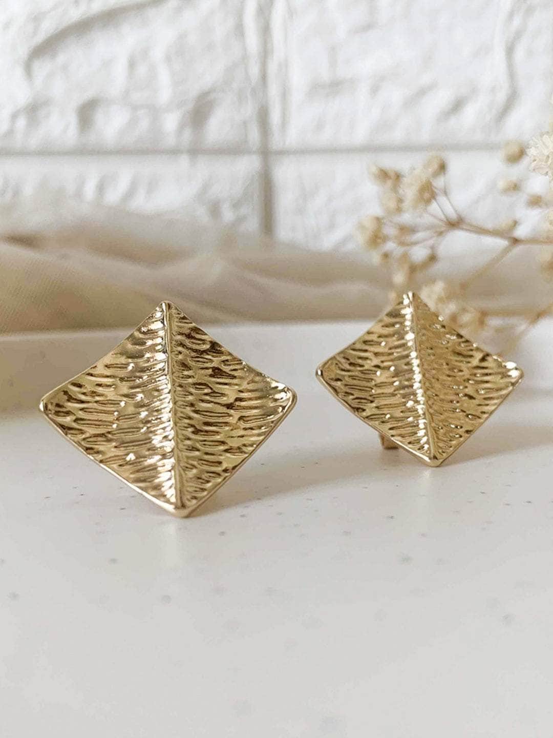 Ishhaara Golden Prism Earrings