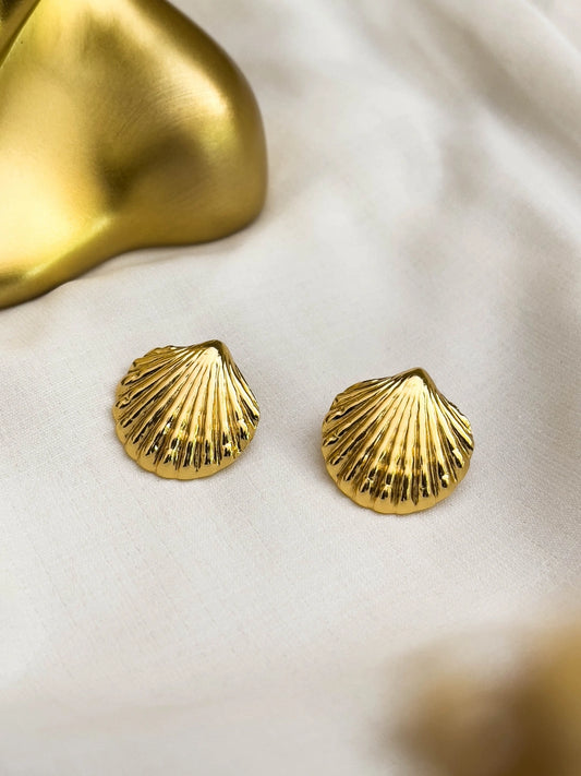 Ishhaara Golden Shell Earrings