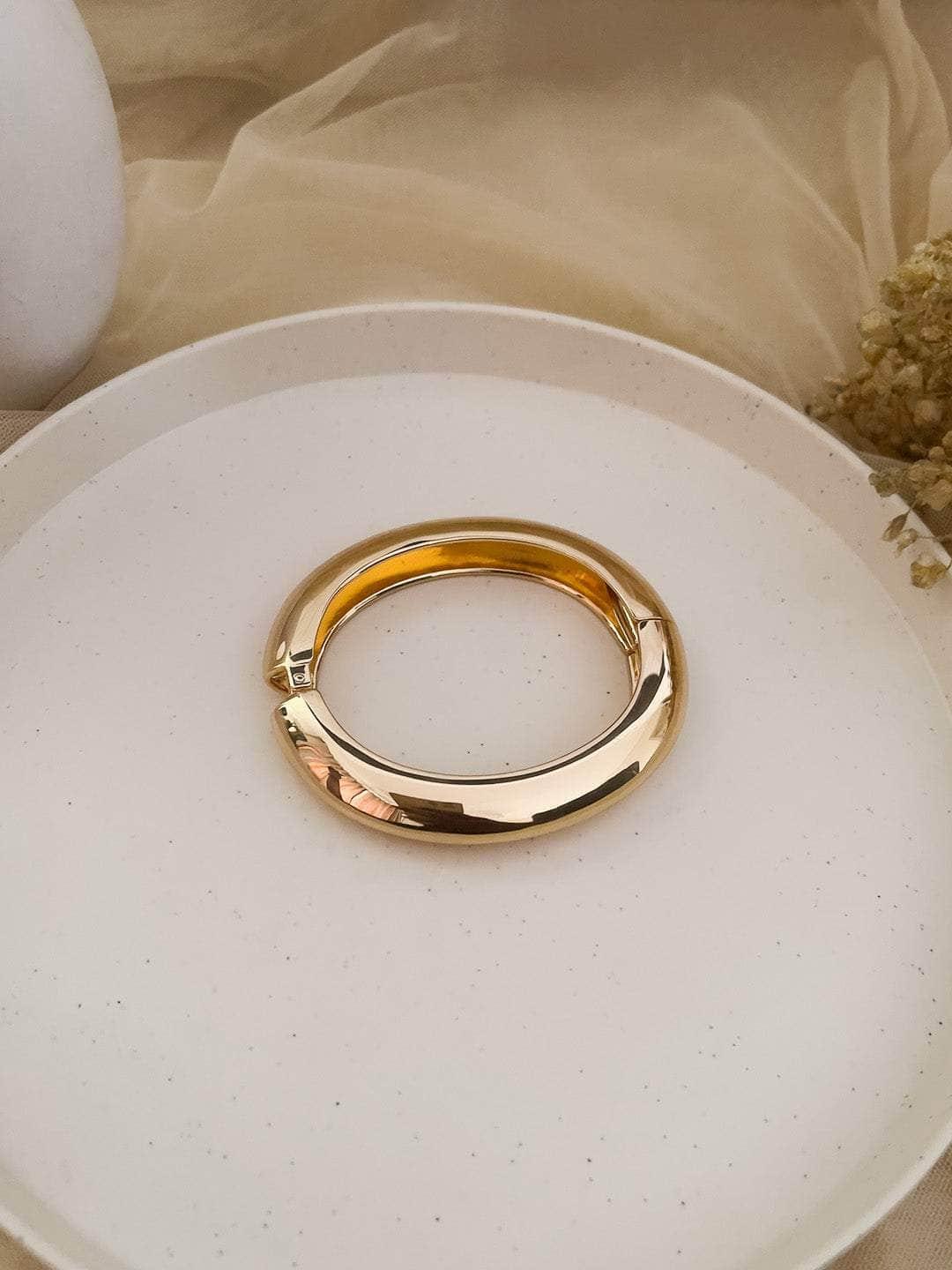 Ishhaara Hansika Motwani In Golden Tunnel Bracelet