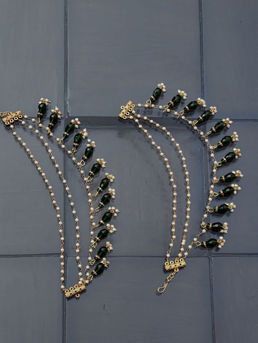 Ishhaara Greeen Beads And Pearl Earchain