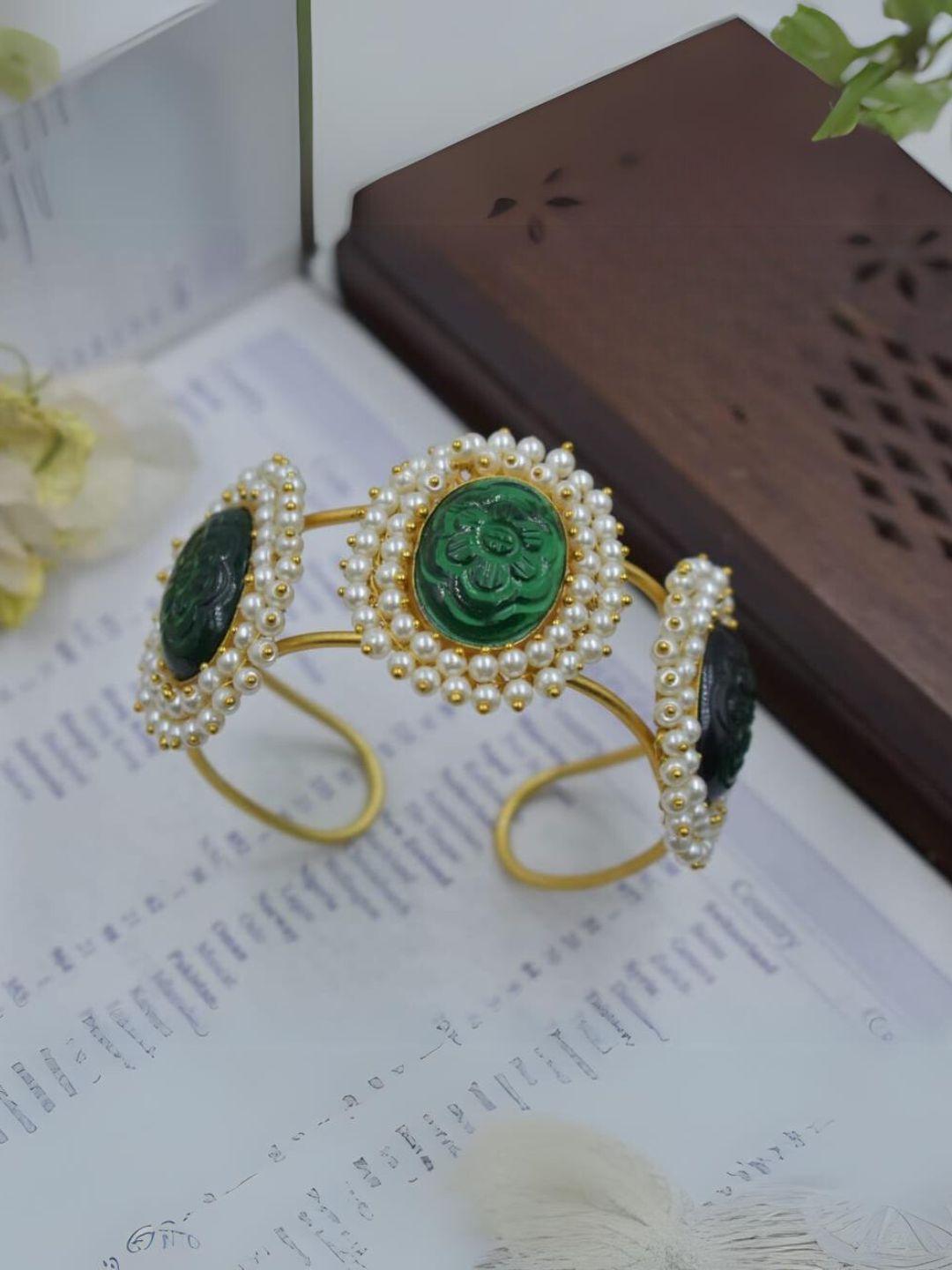 Ishhaara Green 3 Stone Round Raw Crystal Bangles With Pearls