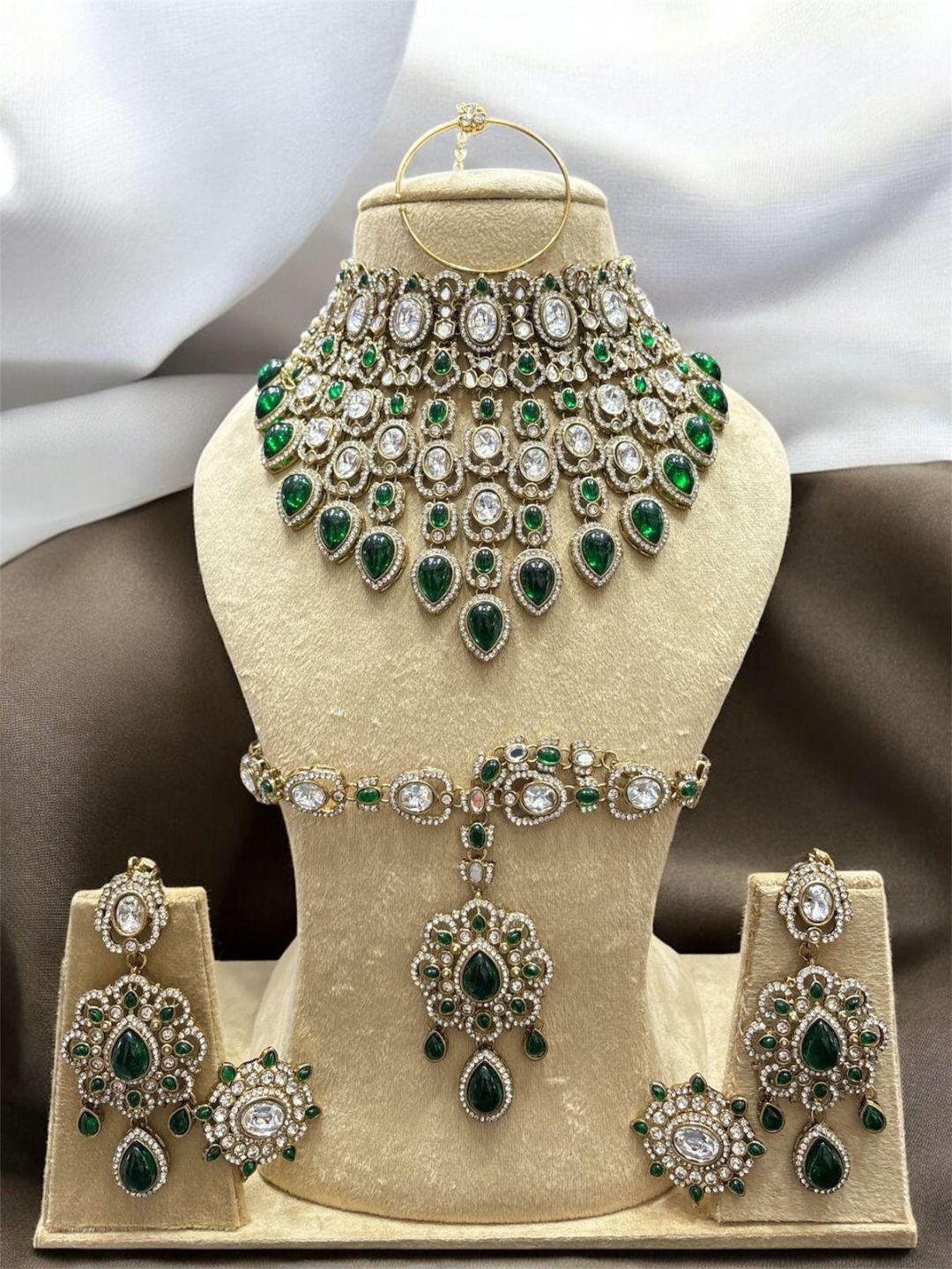 Ishhaara White Antique Gold Plated Kundan Studded Jewellery Set