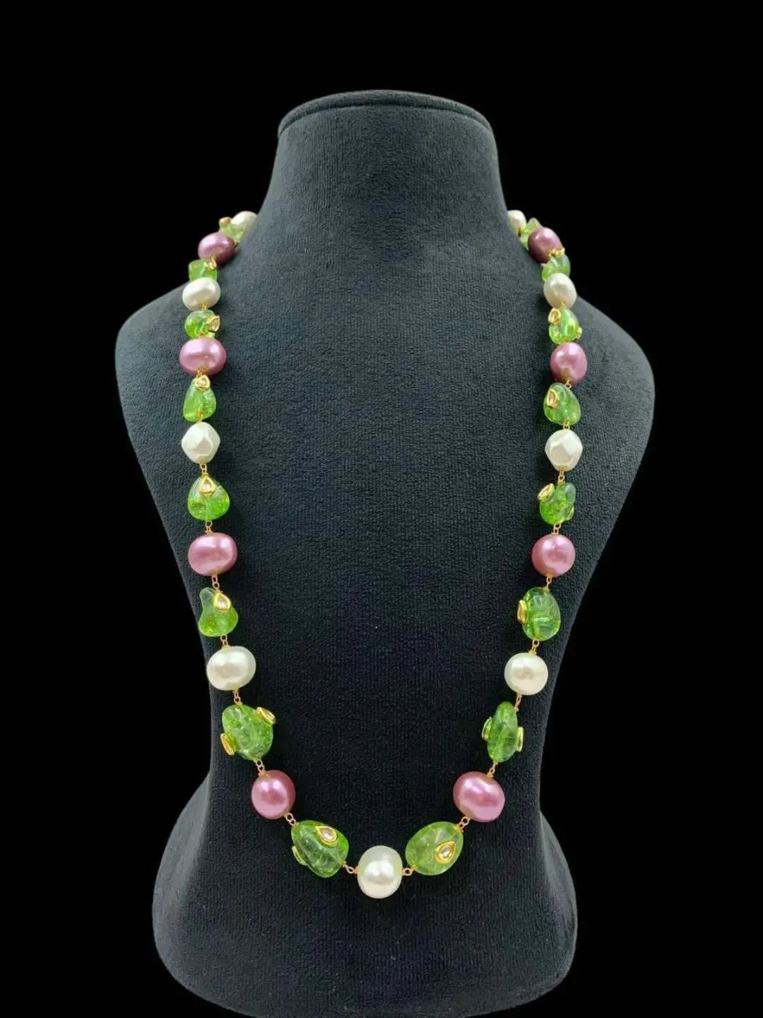 Ishhaara Green Baroque And Pearl Studded Necklace