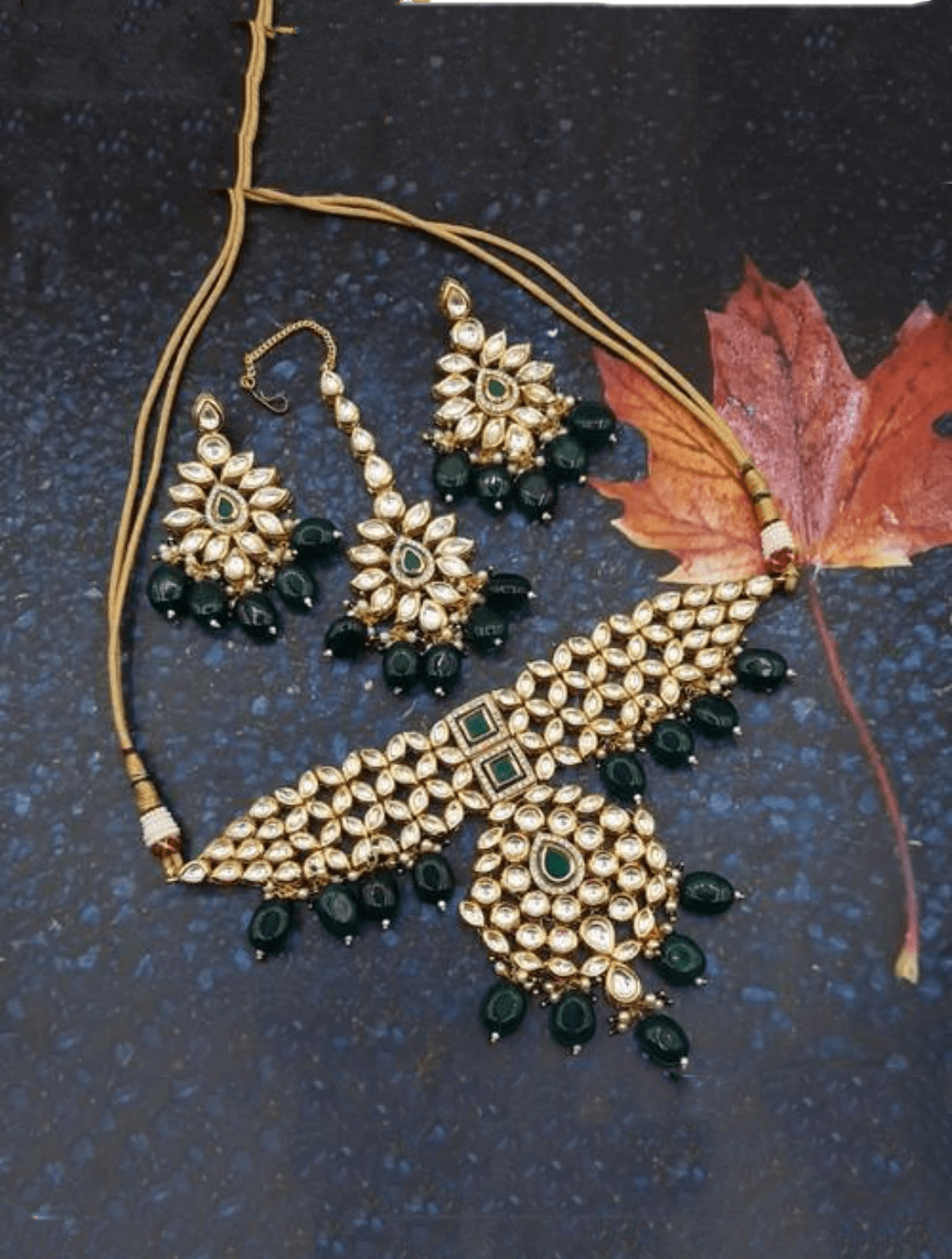 Ishhaara Green Big Pendant Choker Necklace Set