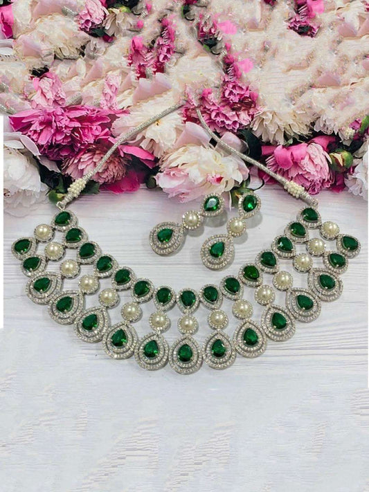 Ishhaara Briollete Pearl Choker