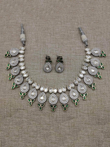 Ishhaara Green Classic Necklace