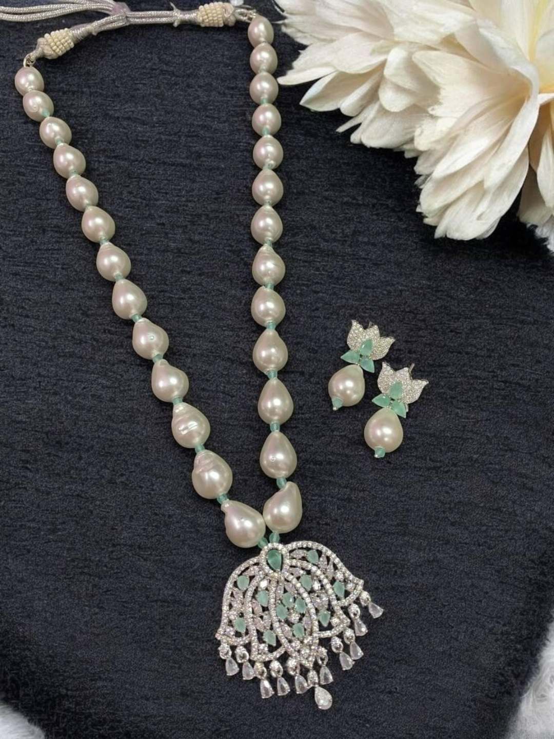 Ishhaara Green Designer Zirconia Pearl Chain Pendant