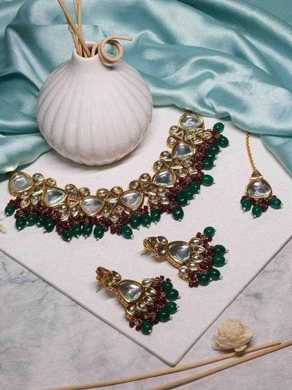 Ishhaara Diya Krishna In Triangular Kundan Pastel Set