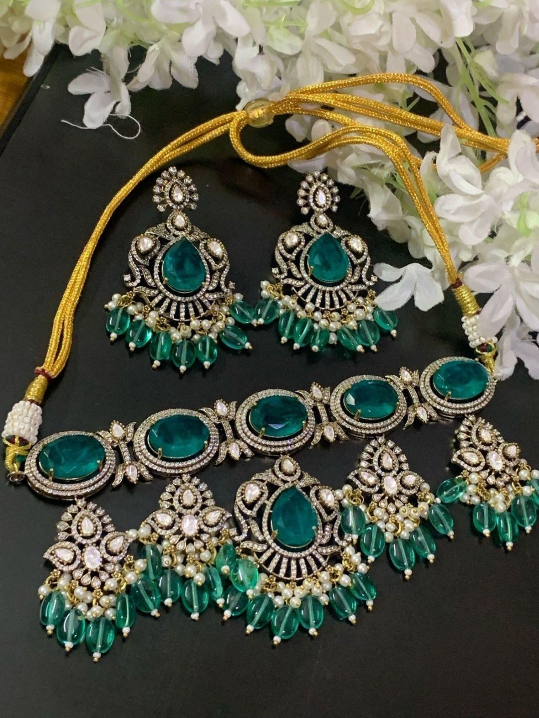 Ishhaara Green Doublet And Uncut Moissanite Polki Choker Necklace Set