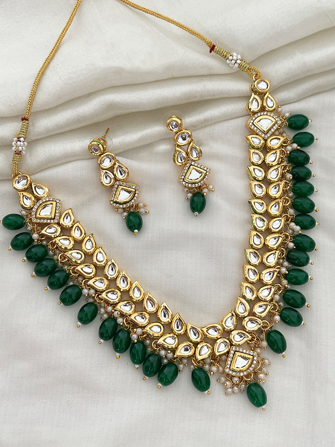 Ishhaara White Elegant Kundan And Pearl Studded Necklace Set