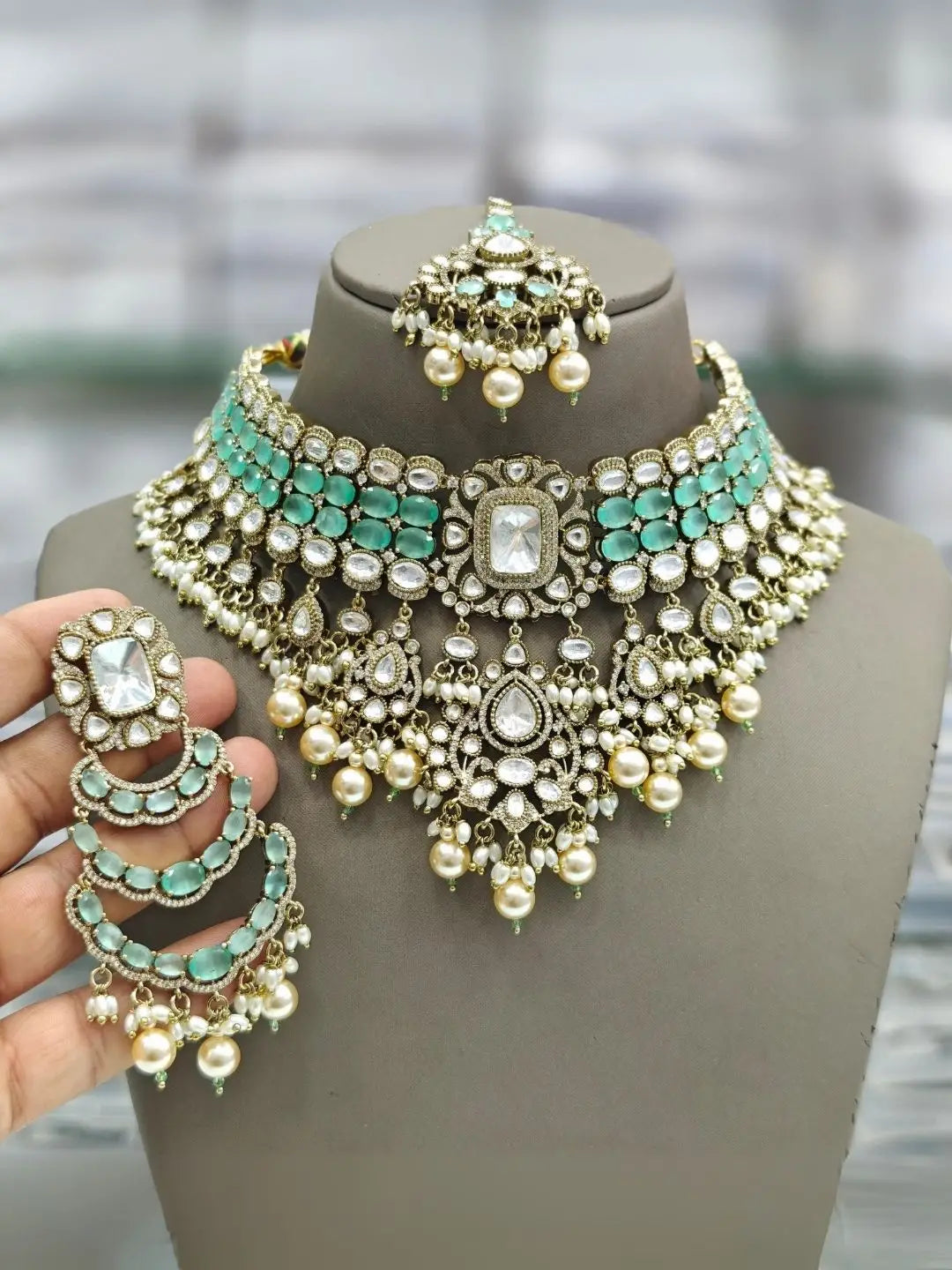 Ishhaara Blue Elegant Stone Studded And Beaded Necklace
