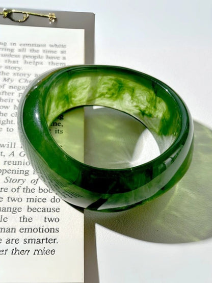 Ishhaara Green Emerald Swirl Bracelet