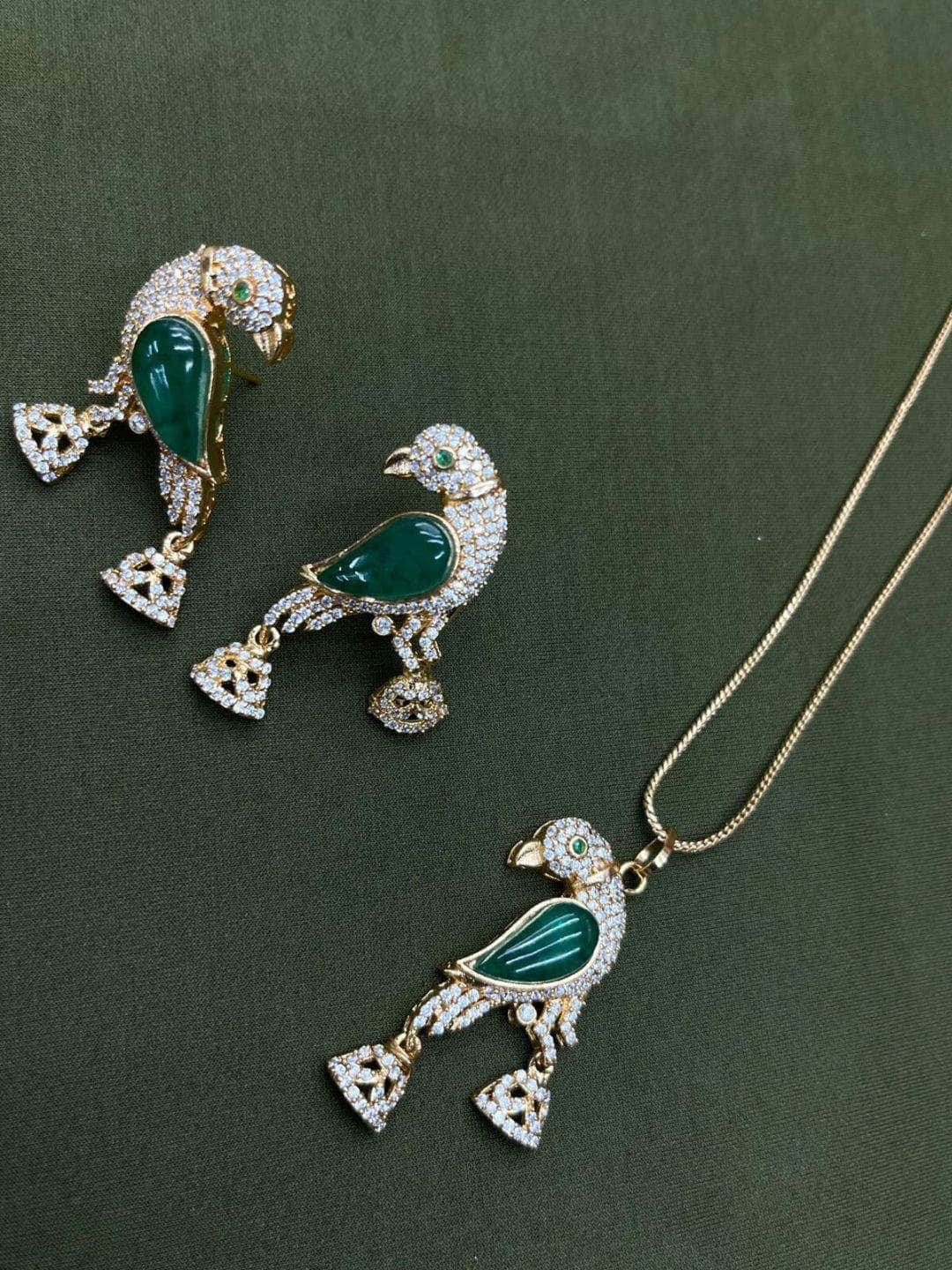 Ishhaara Green Emperor Fairywren Pendant Necklace Set