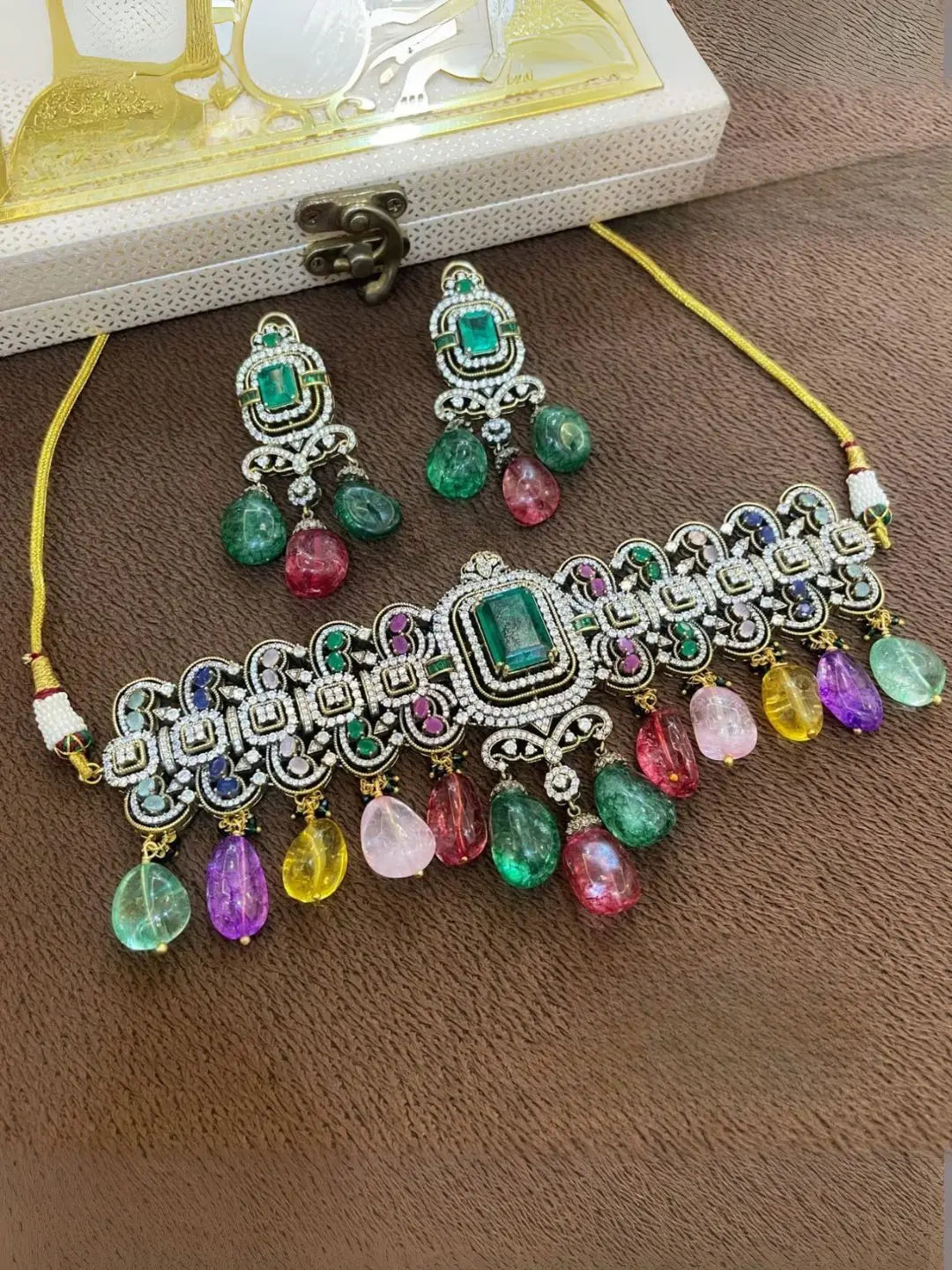 Ishhaara Green Exclusive Victorian Diamond High Neck Choke
