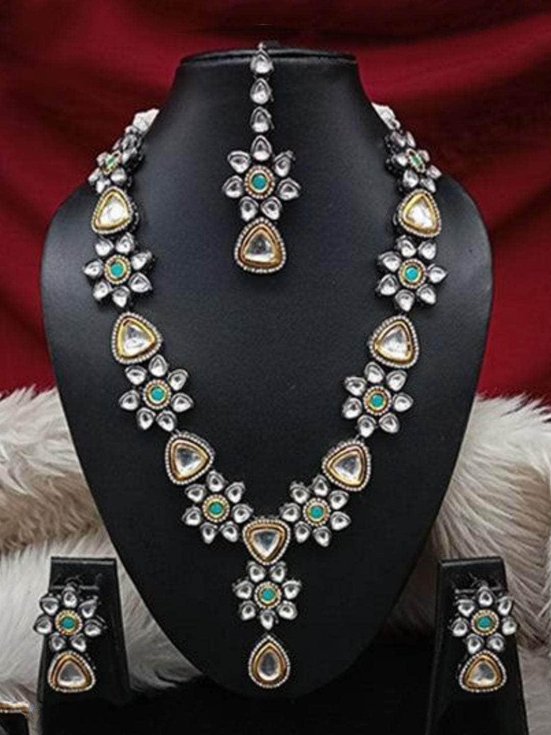 Ishhaara Flower Motif Dual Tonned Set