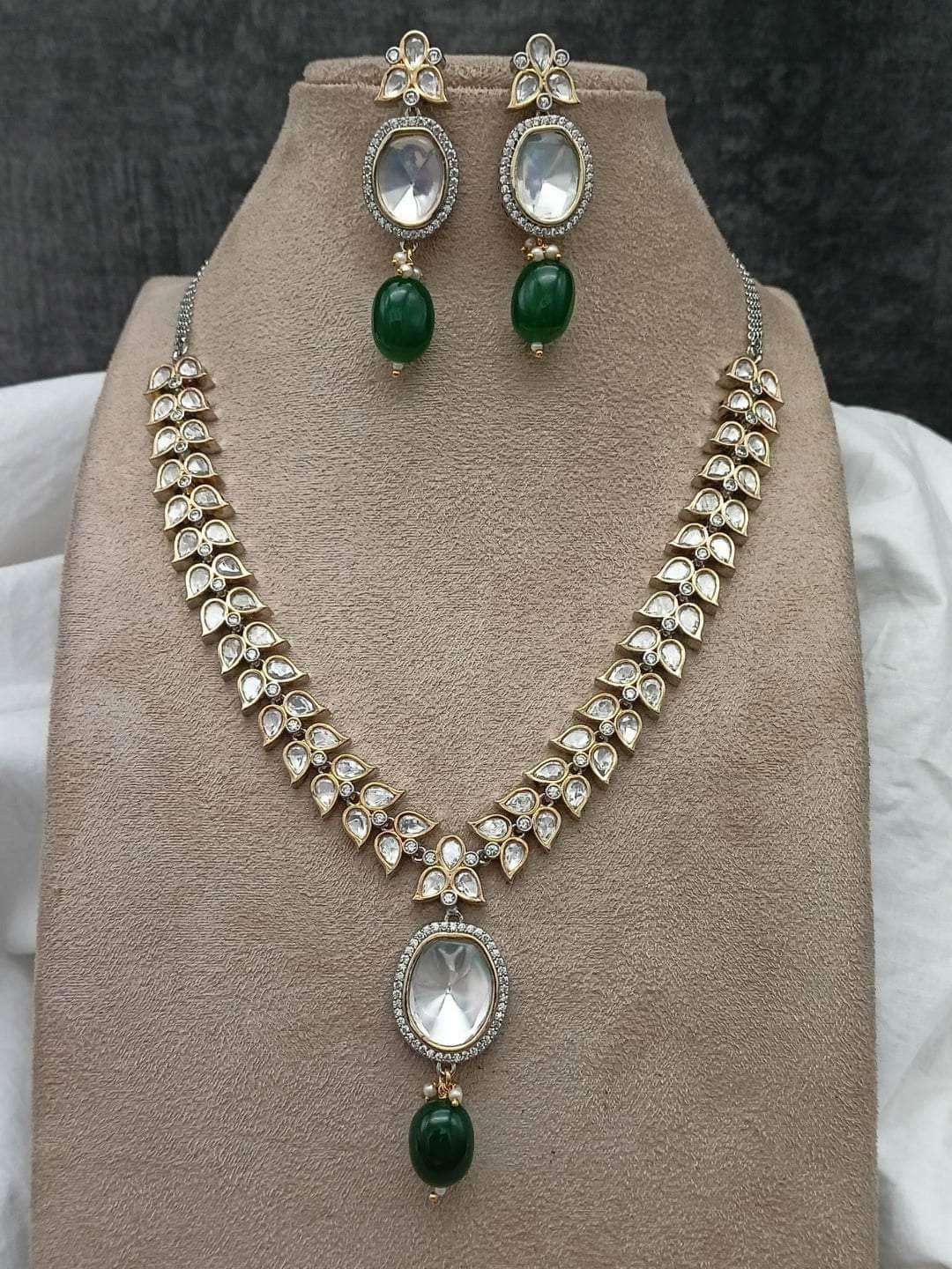 Ishhaara Folio Glamour Chain Set