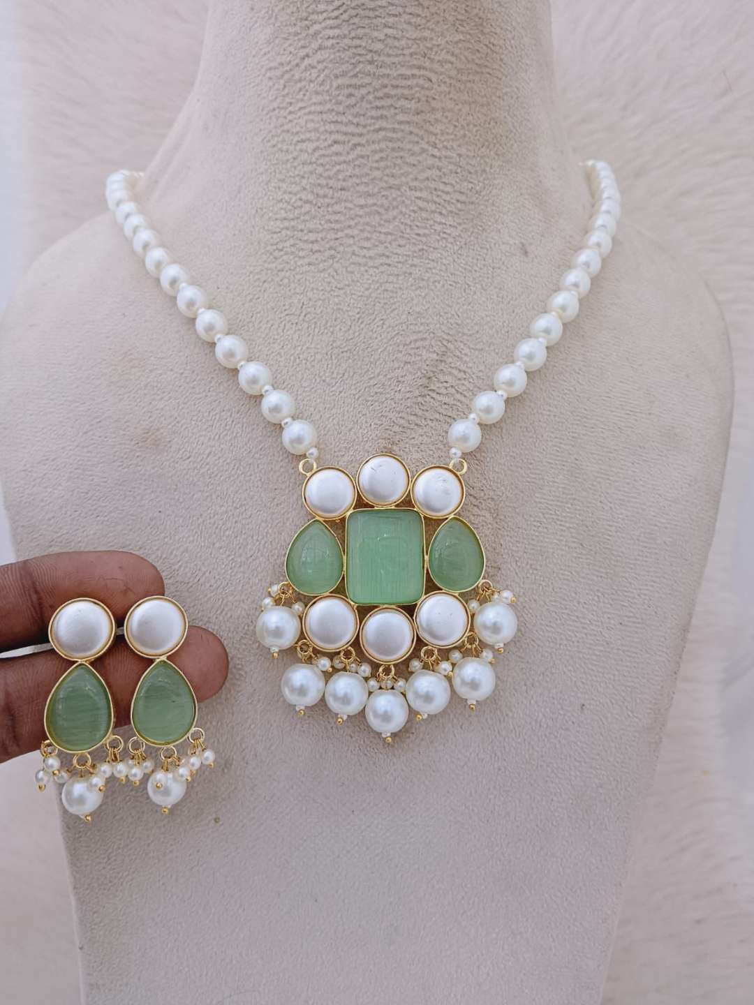 Ishhaara Green Fusion Pearl Necklace Set