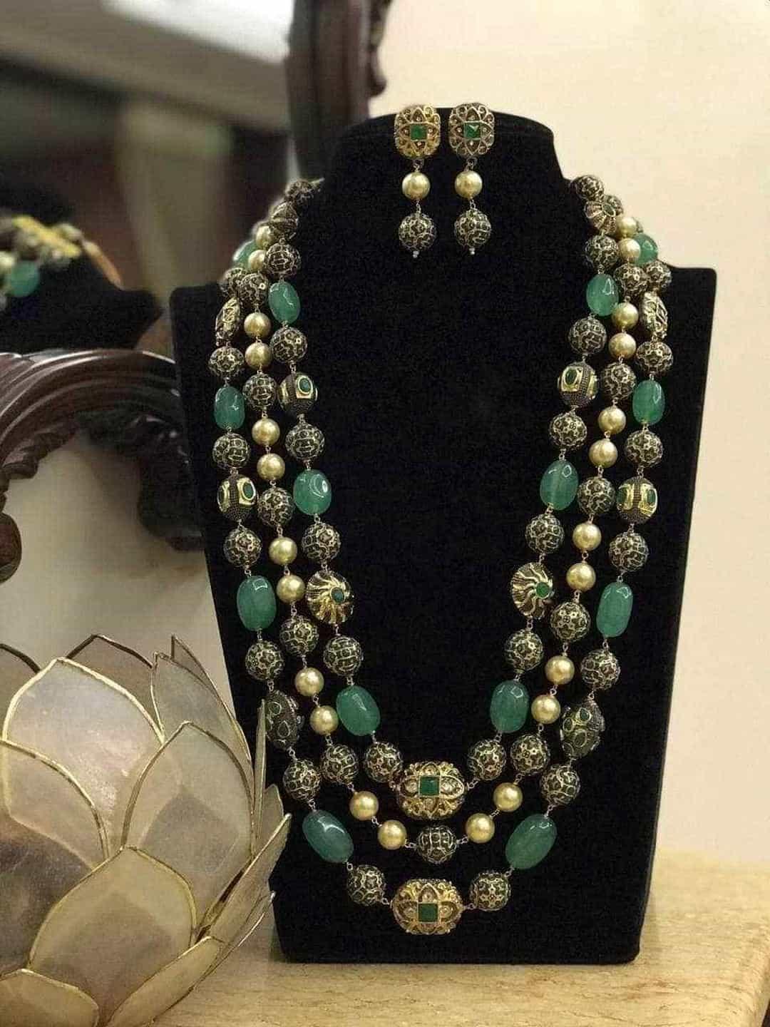 Ishhaara Gunmetal Oval Necklace