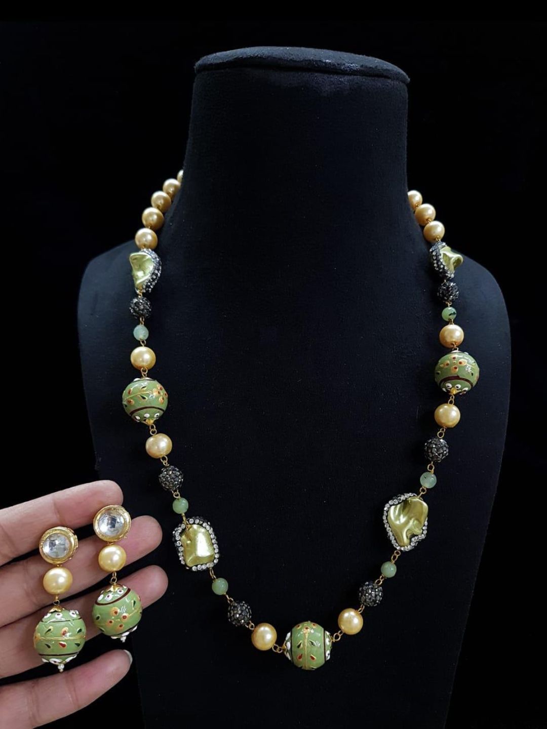 Ishhaara Green Hand Painted Beaded Mala Set