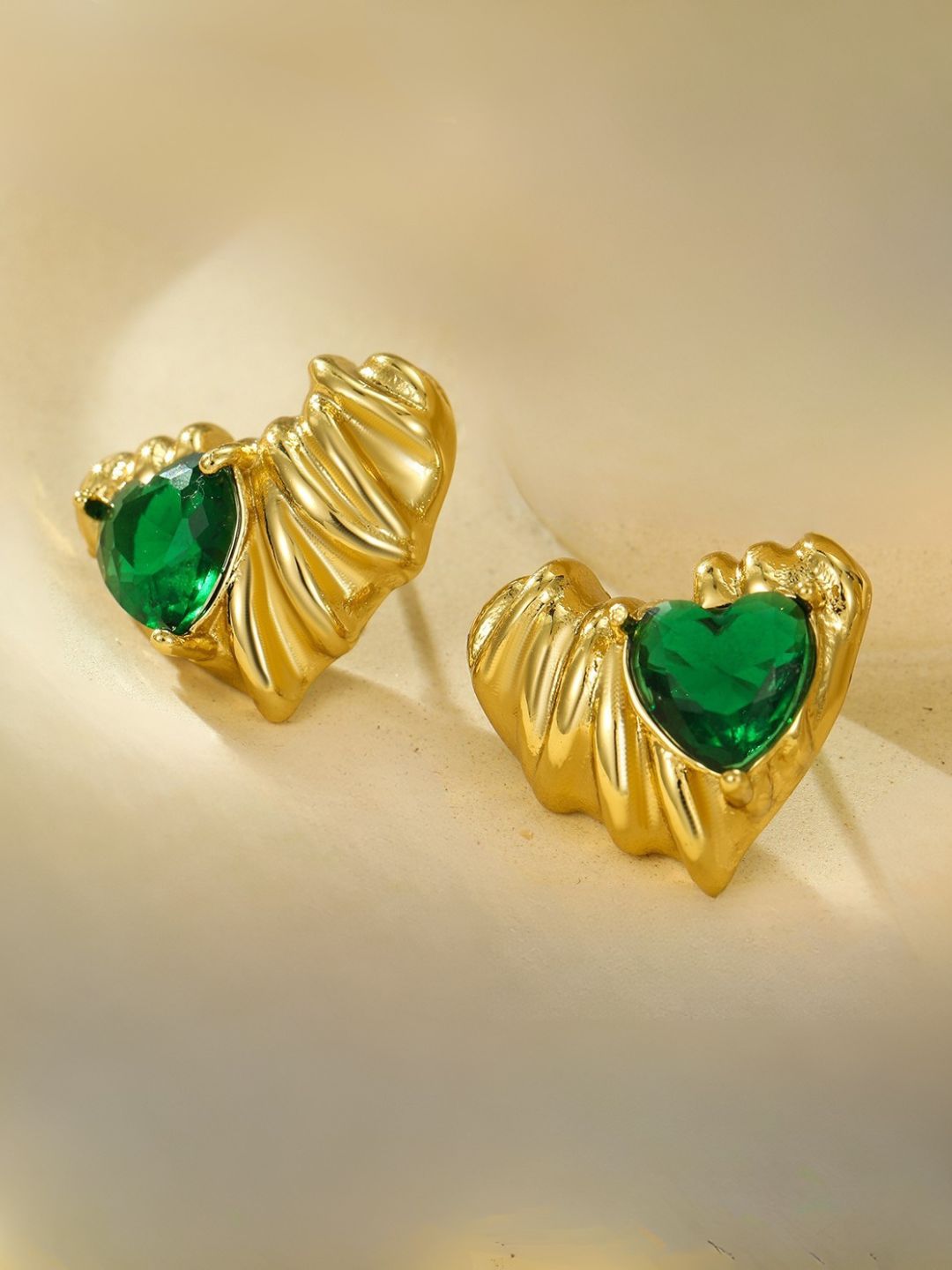 Ishhaara Green Heart Stone Earring