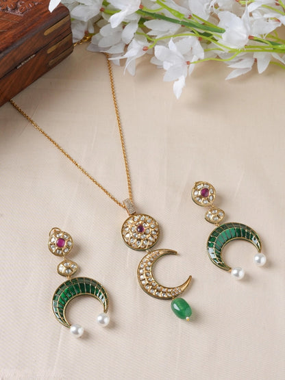 Ishhaara Green Kareena Kapoor Inspired Pendant Necklace