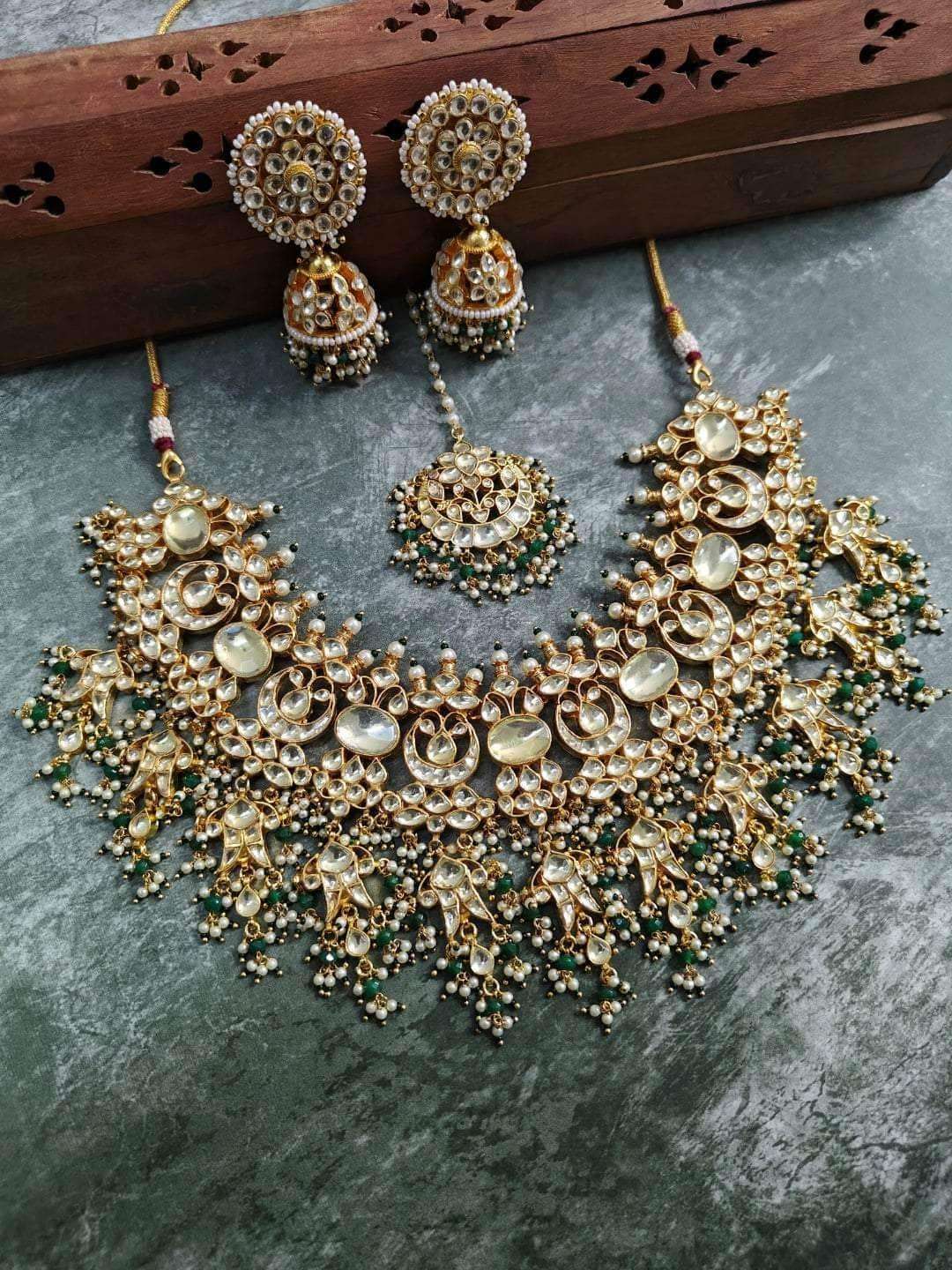 Ishhaara Kundan Choker Necklace With Earring Set