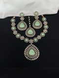 Ishhaara Green Kundan Design Stone-Studded Necklace
