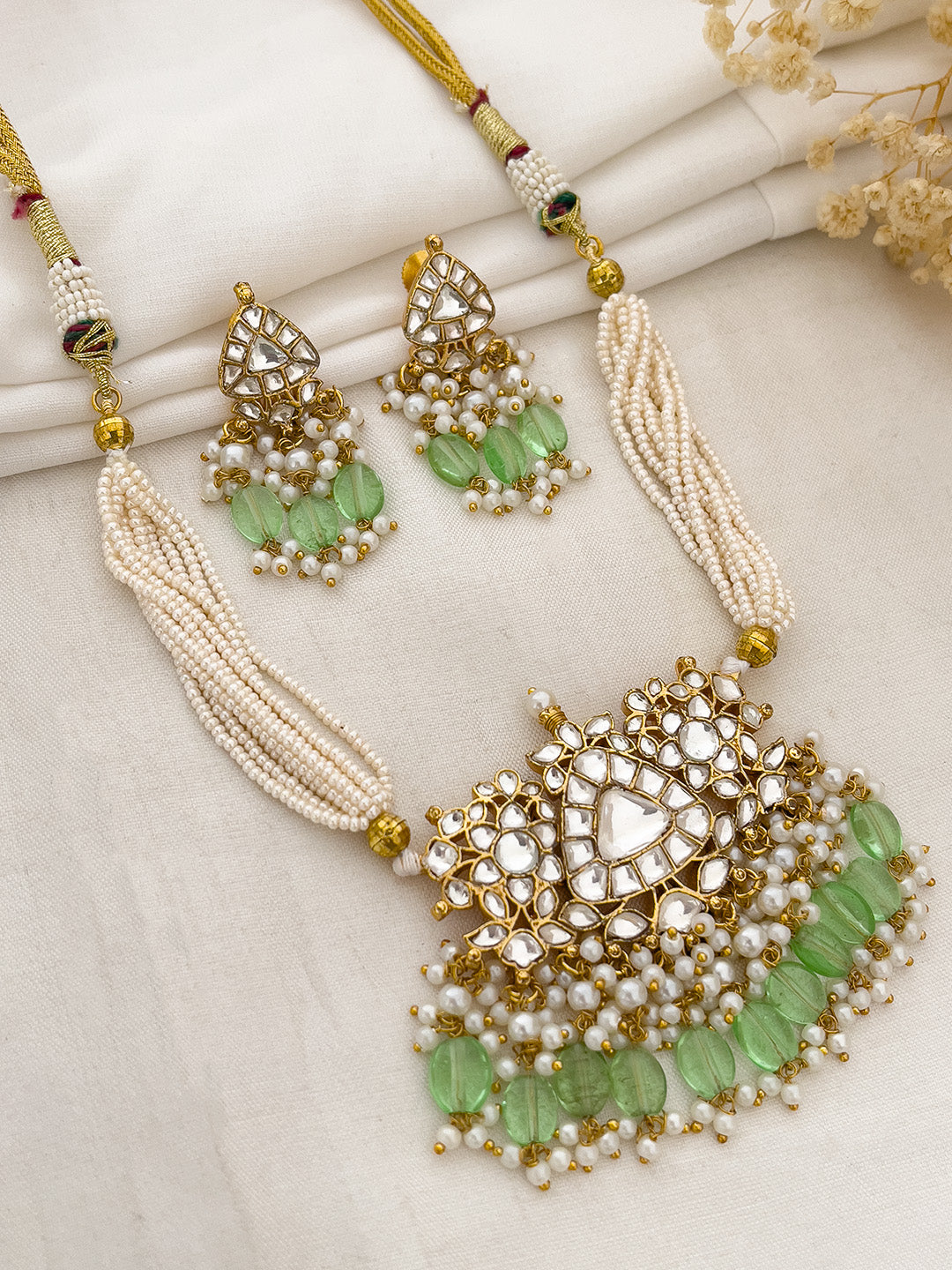 Ishhaara Green Kundan Embellished Pendant Choker Set