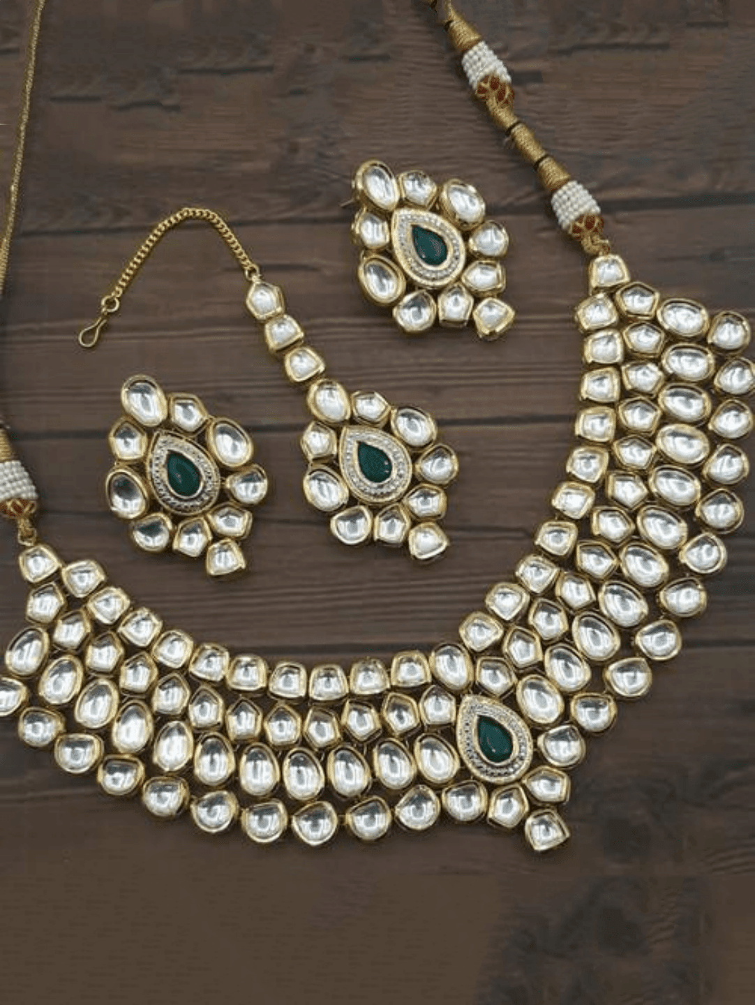 Ishhaara Kundan Fitted Set With Teeka