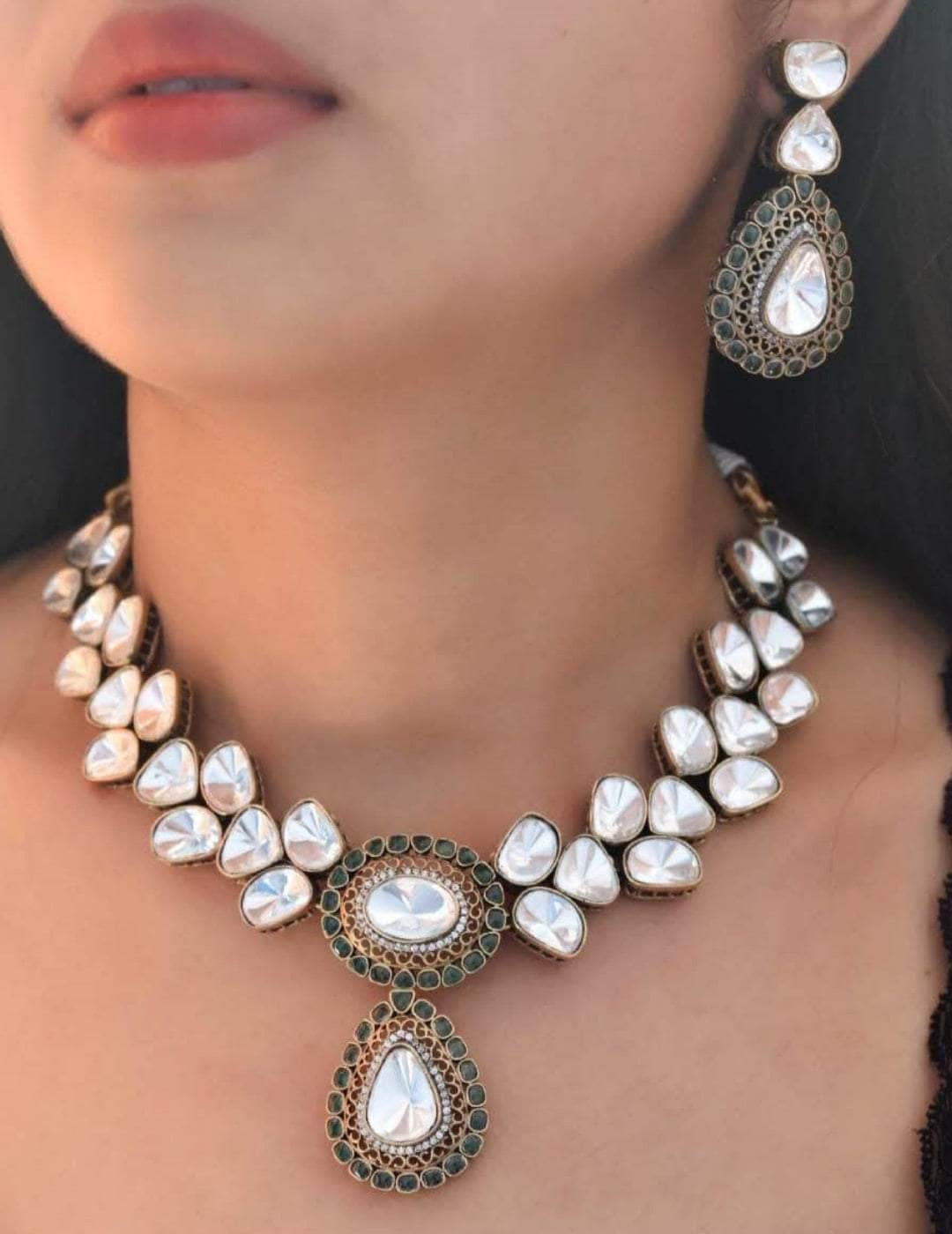 Ishhaara Green Kundan Pendant Necklace