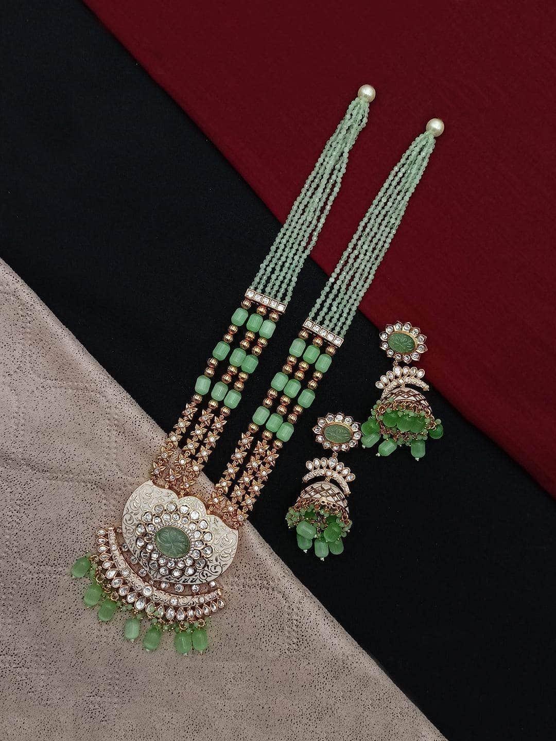 Ishhaara Green Kundan Rajwadi Pendent Jewellery Set