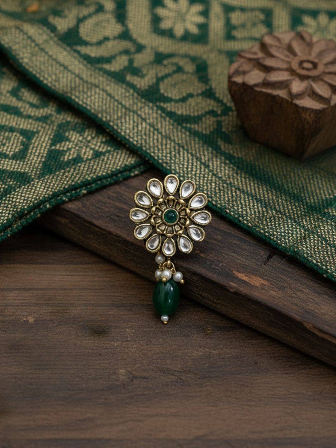 Ishhaara Green Kundan Ring