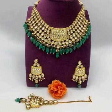 Ishhaara Green Kundan Square Motif Broad Necklace Set