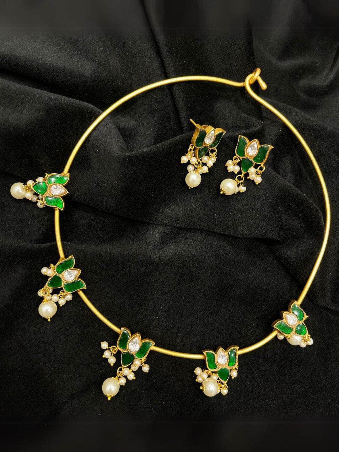 Ishhaara Green Lotus Motif Closed Necklace