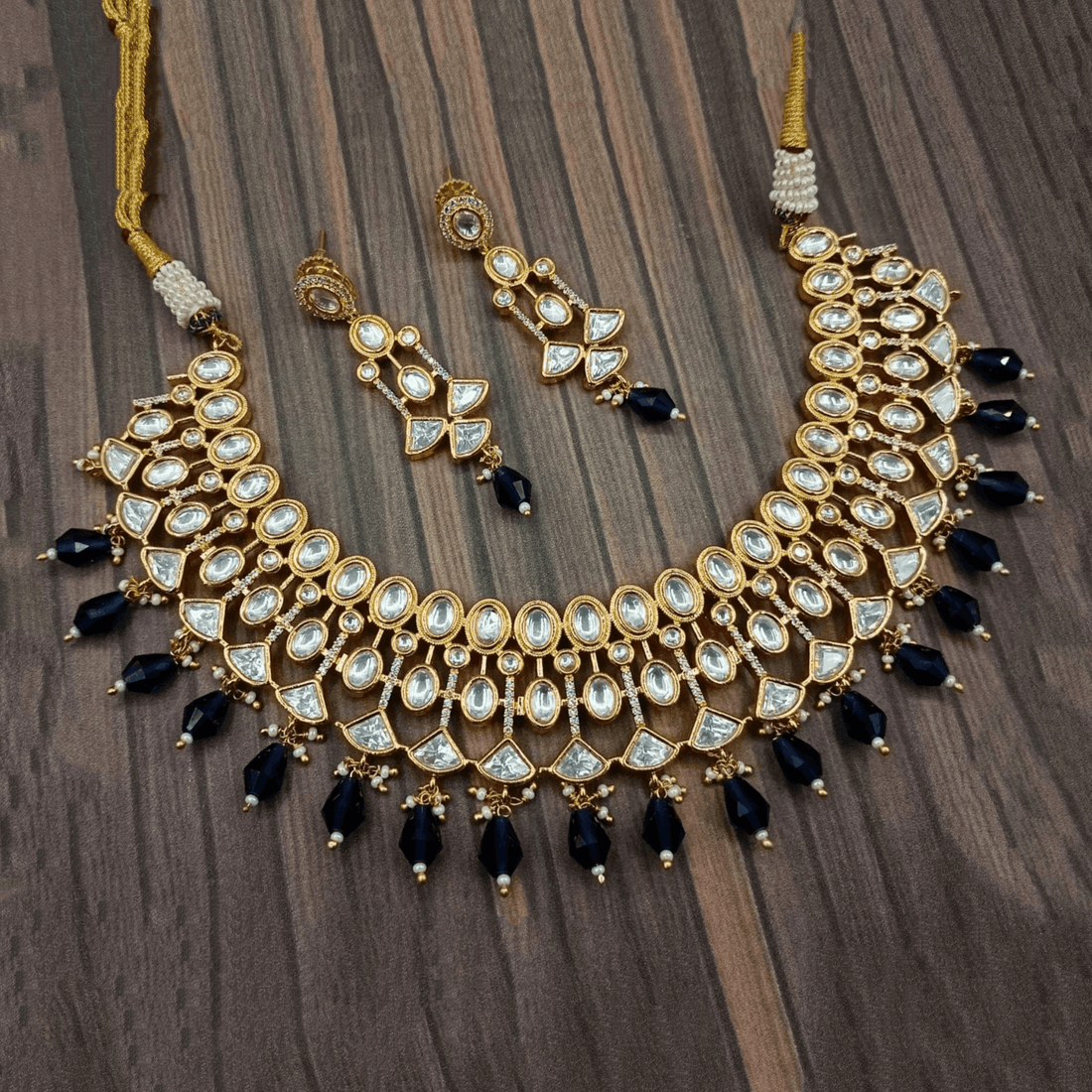 Ishhaara Monalisa Stone Choker Necklace Set