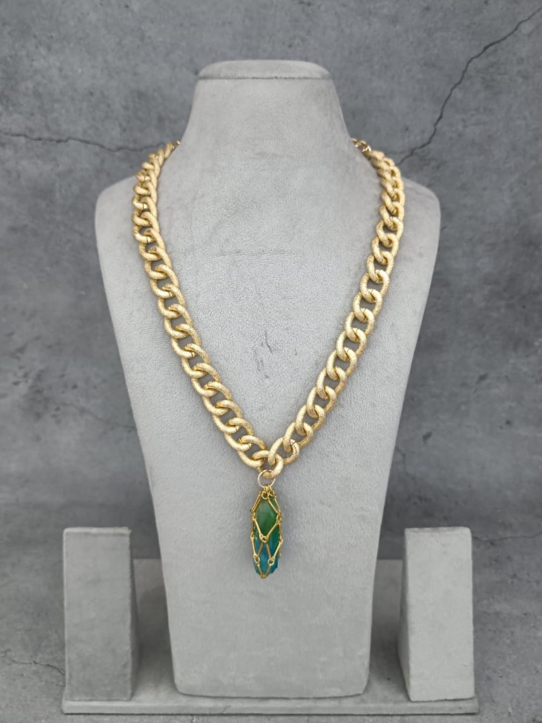 Ishhaara Green Multicolored Stone Studded Pendant Necklace