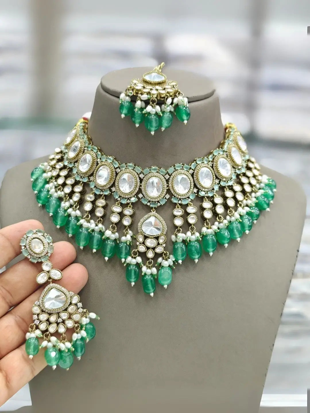 Ishhaara Green Oval Shaped Polki Kundan Studded Choker