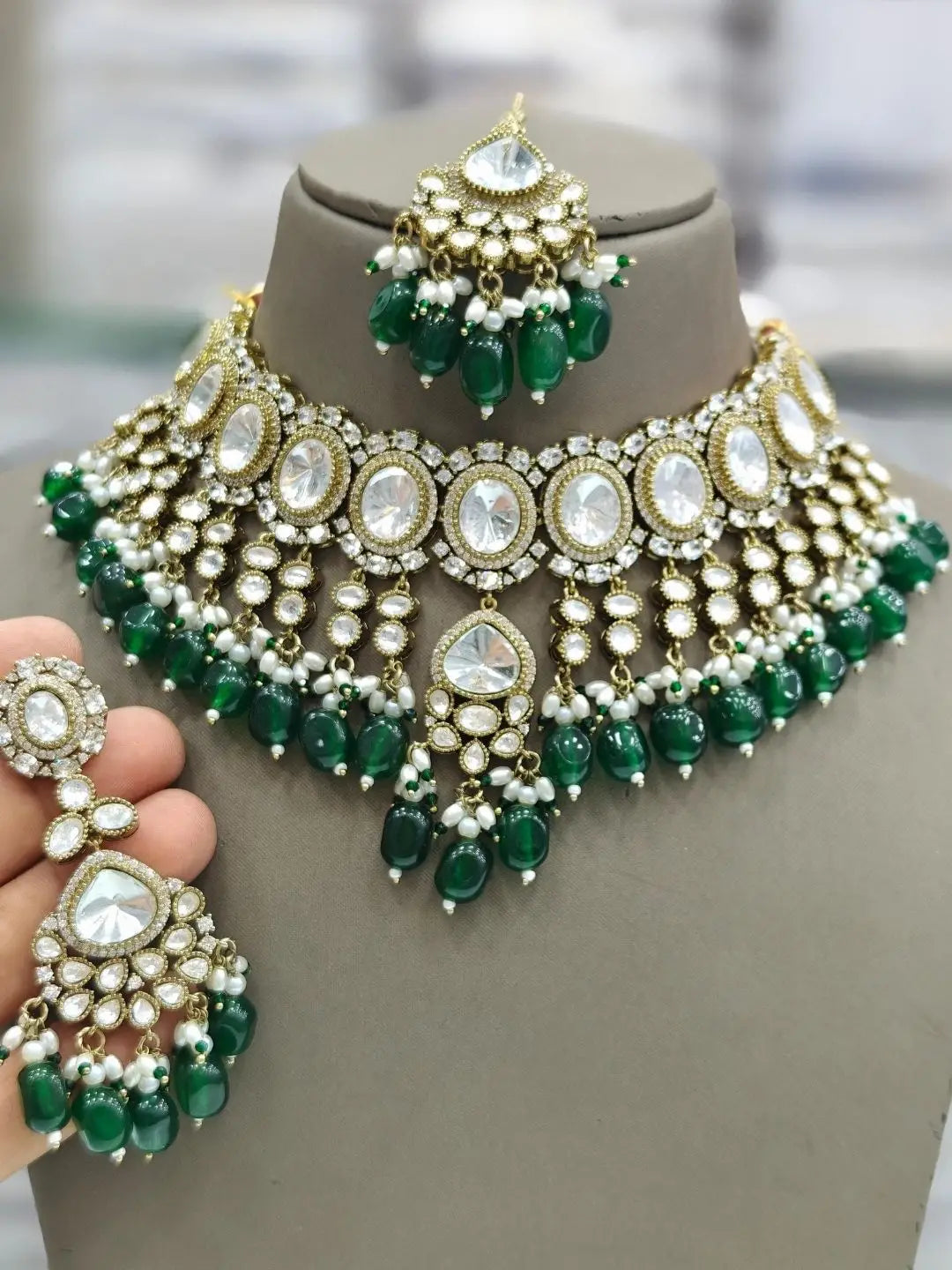 Ishhaara Green Oval Shaped Polki Kundan Studded Choker