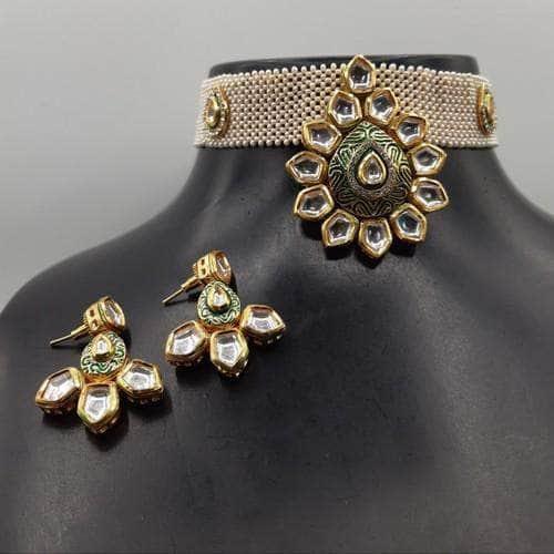 Ishhaara Piroi Antqiur Choker Set