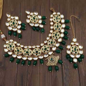 Ishhaara Green Round Kundan Studded Outline Necklace Set