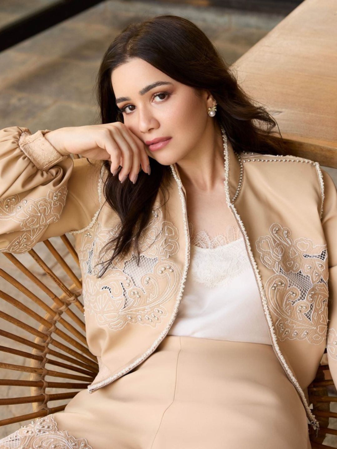 Ishhaara Green Sara Tendulkar In Classic Stainless Steel Rhinestone Studded Antique Studs