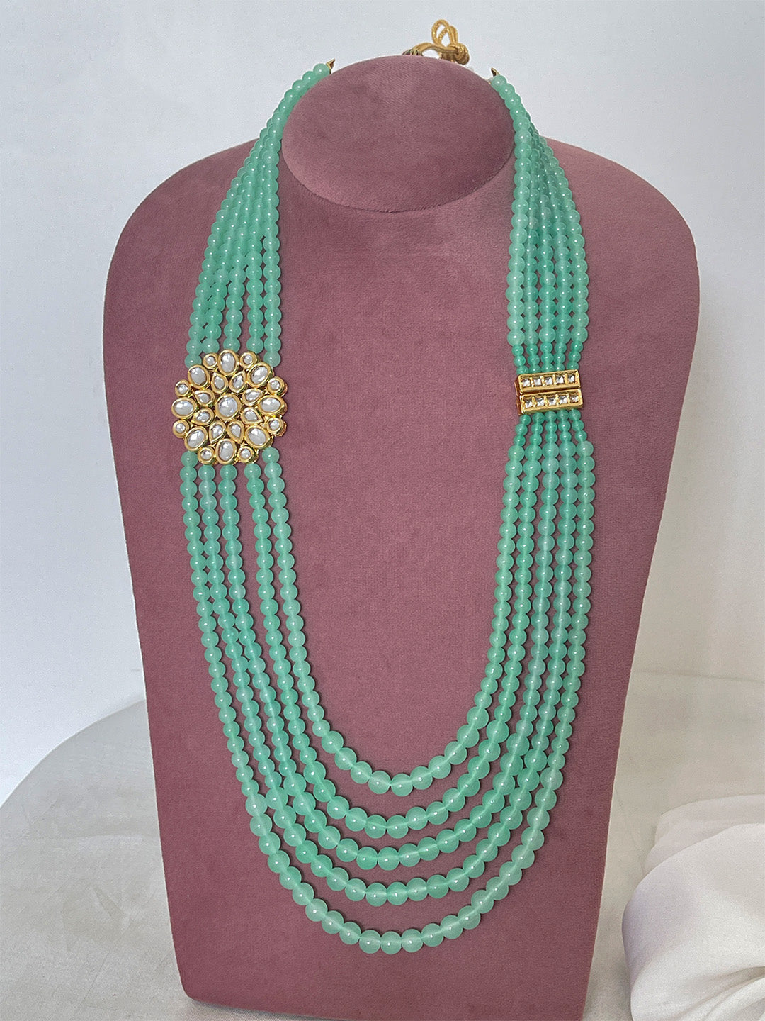 Ishhaara Green Side Brooch Pearl Necklace