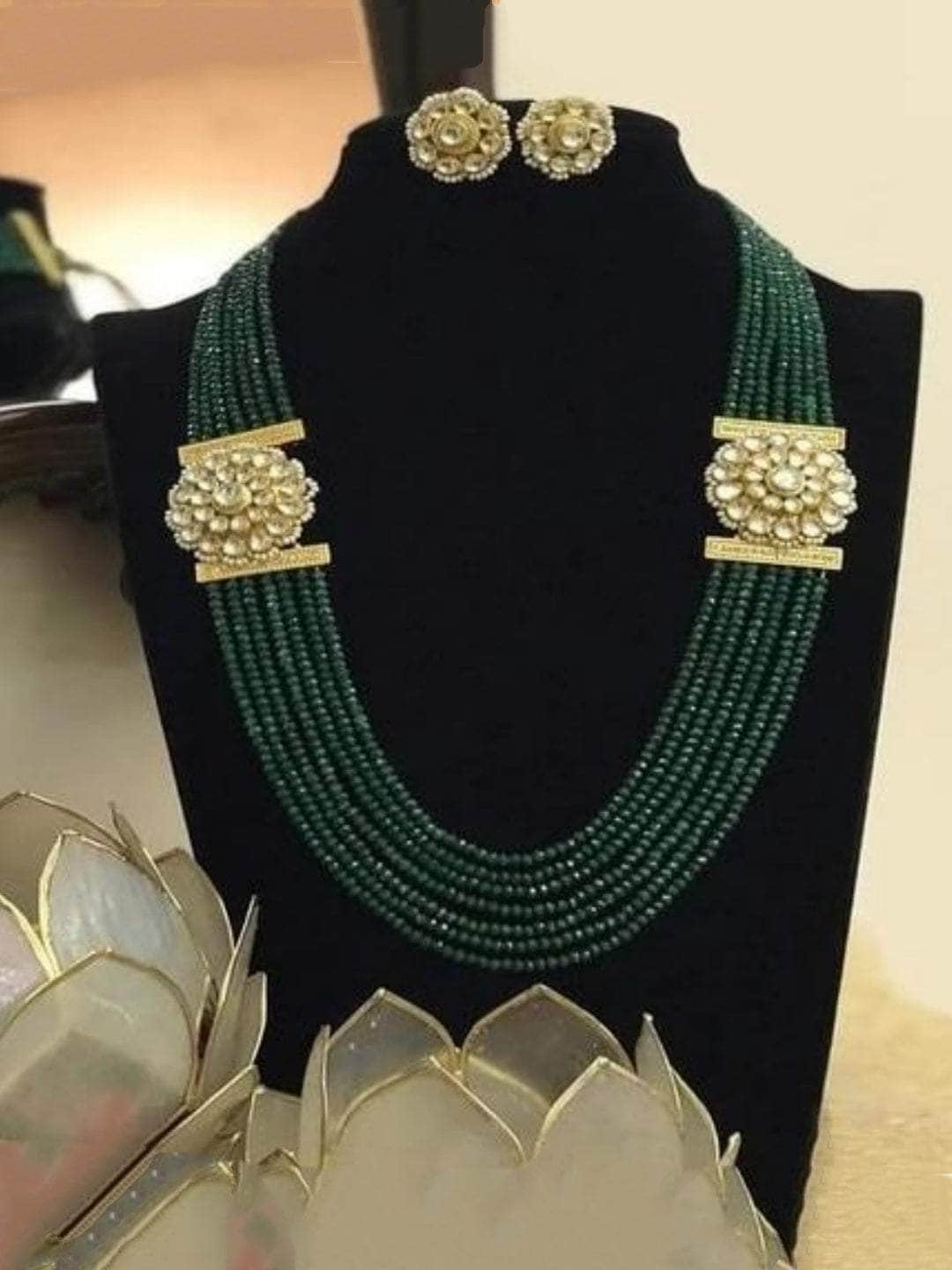 Ishhaara Green Side Patch Necklace