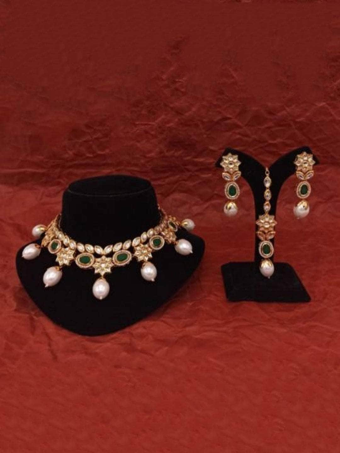 Ishhaara Green Simple Kundan Big Pearl Necklace Earring And Teeka Set