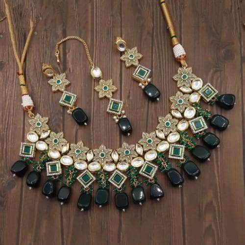 Ishhaara Green Star Antique Kundan Necklace Set