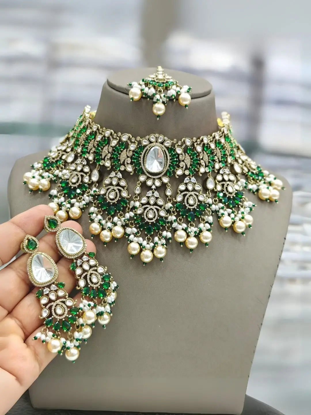 Ishhaara Green Stone Studded And Beaded Moissanite Kundan Choker