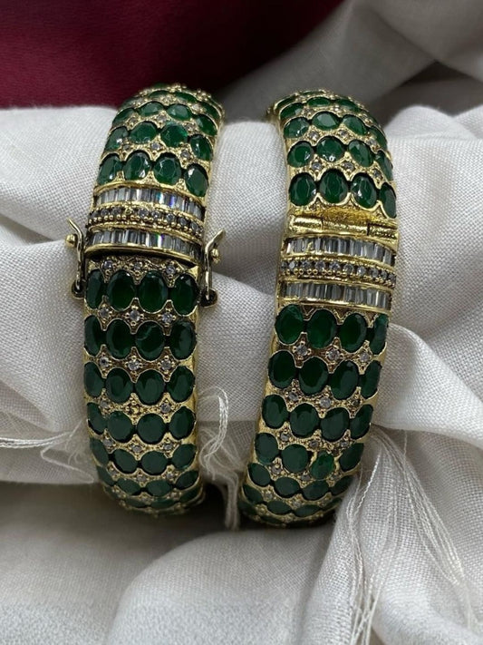 Ishhaara Green Stones Victorian Embellished Bangle