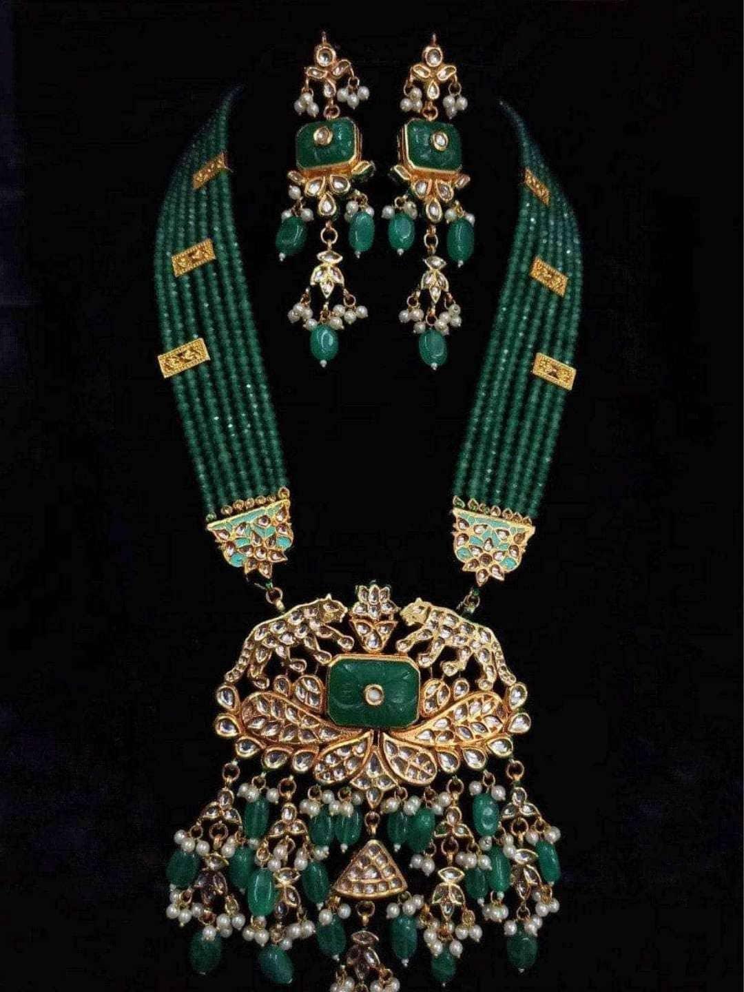 Ishhaara Tiger Motif Pendant Necklace