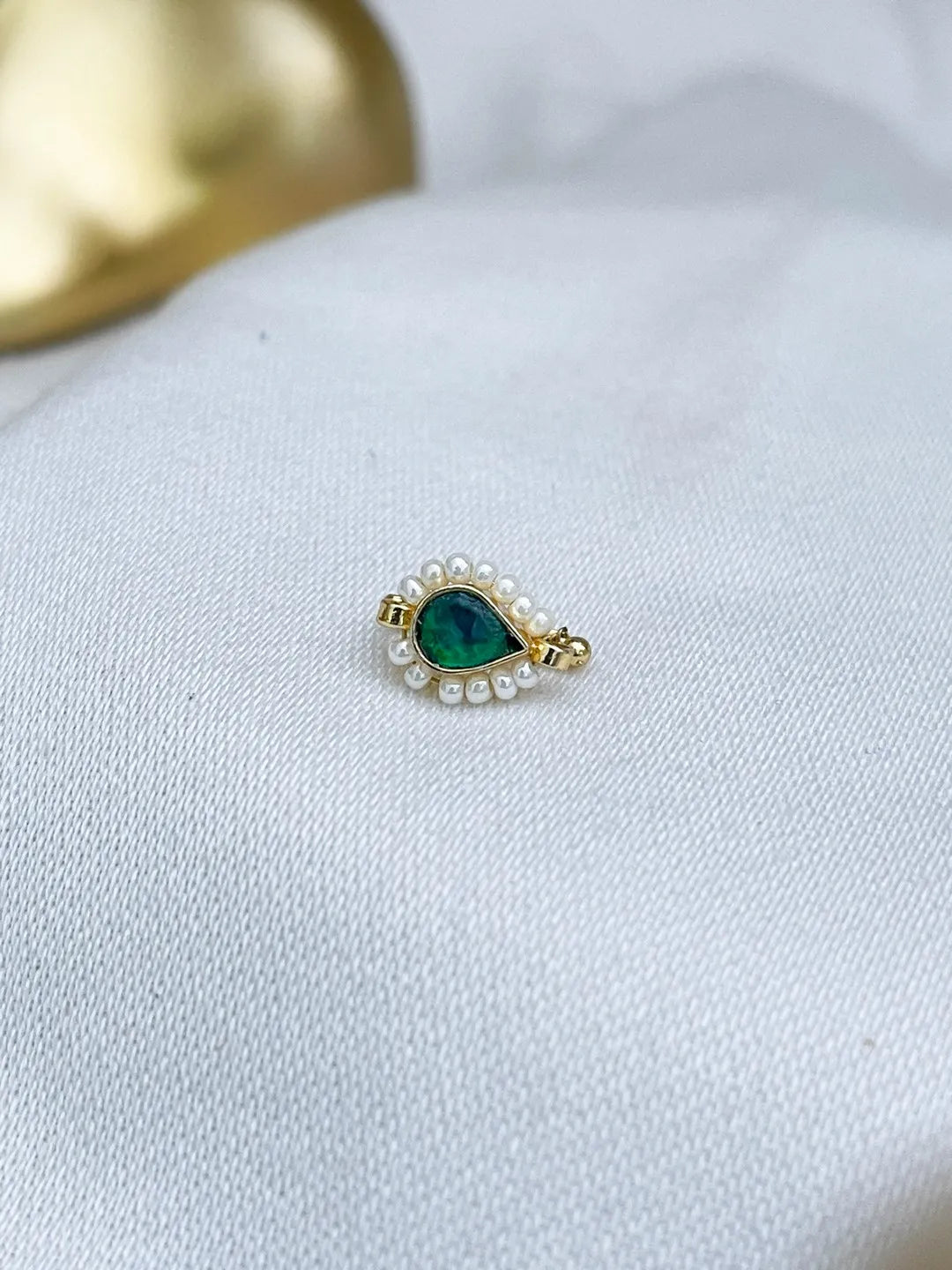 Ishhaara Green Tilak Shaped Kundan Studded Nath