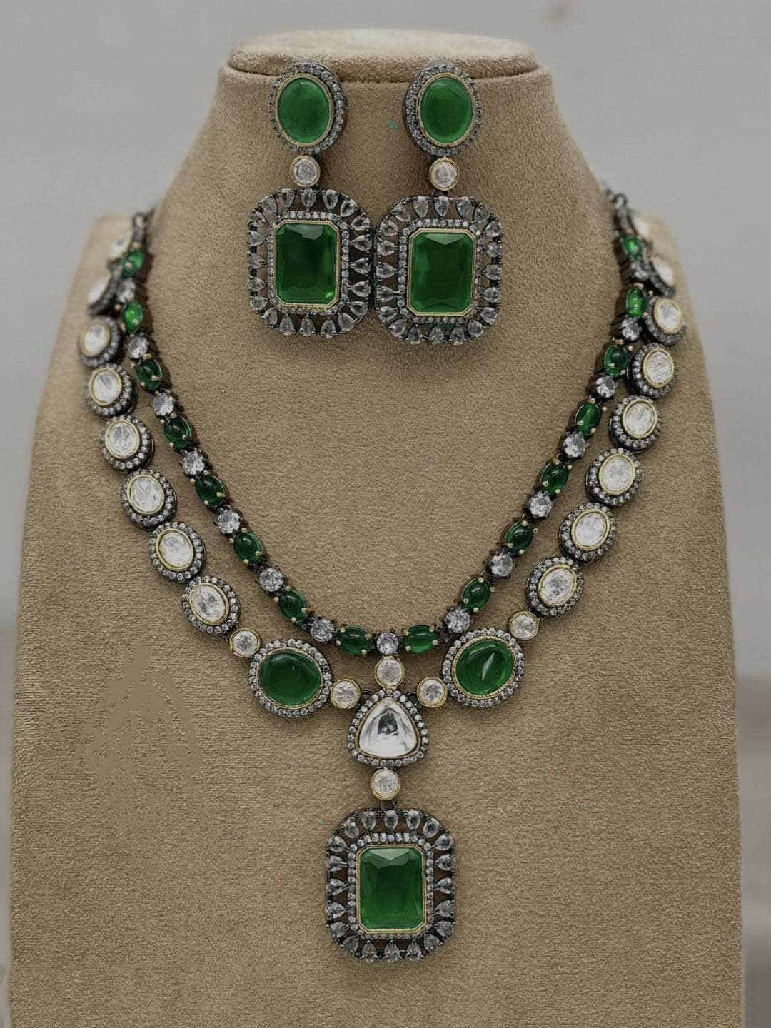Ishhaara Green Trinket Necklace